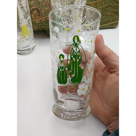 Set Of 4 Vintage Glass Tumblers With Floral & Village Scene Design Amish Style - Picture 4 of 6